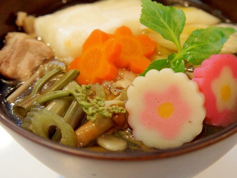具だくさん♪北海道の鶏ガラスープが美味なお雑煮
